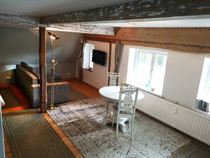 Televisio, kirjoja, stereot