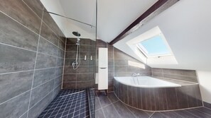 Bathtub, hair dryer, towels, toilet paper