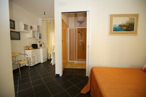 Habitació doble | 1 dormitori, decoració individual, wifi gratuïta i roba de llit 