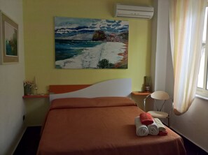 Double Room | 1 bedroom, individually decorated, free WiFi, bed sheets - B&B Stop & GO (Scilla)