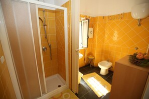 Kamar Double | 1 kamar tidur, Wi-Fi gratis, didekorasi berbeda-beda, dan seprai linen