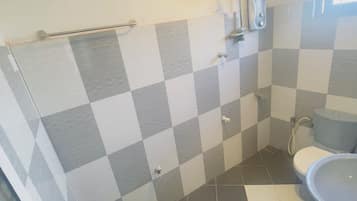 Quarto casal luxo, 1 cama de casal | Banheiro | Chuveiro