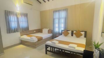 Chambre Double Deluxe, 1 lit double | Chambres insonorisées, Wi-Fi gratuit