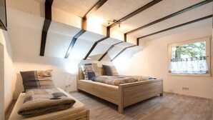 Traditional Chalet, 3 Bedrooms, Non Smoking, Ground Floor (incl. final cleaning fee 95 EUR) | 3 bedrooms, Tempur-Pedic beds, WiFi (free) - Chalet Dattenfeld - In Windeck (Rhein-Sieg-Kreis District) (Windeck)