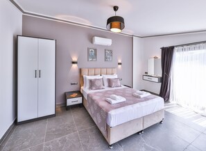 Studio, 1 giường đôi, quang cảnh biển | Két bảo mật tại phòng, phòng cách âm, bàn ủi/dụng cụ ủi quần áo 