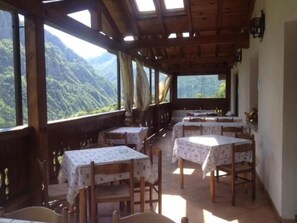Lunch and dinner served - Albergo Ristorante Panoramico (Moio de' Calvi)