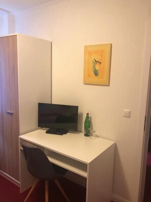 Single Room | Living area