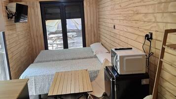 Ropa de cama de alta calidad, cortinas blackout y wifi gratis