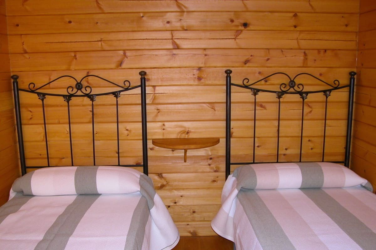 Bungalow, 2 Bedrooms | Premium bedding, blackout curtains, free WiFi, bed sheets