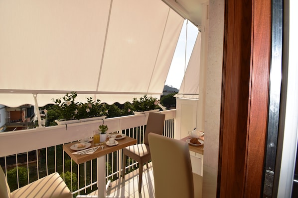 Terrace/patio - Melody Sorrento Suites (Sorrento)