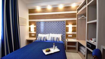 Classic Triple Room | In-room safe, desk, blackout drapes, soundproofing