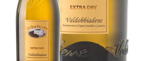 En flaska Valdobbiadene-vin och dess förpackning.