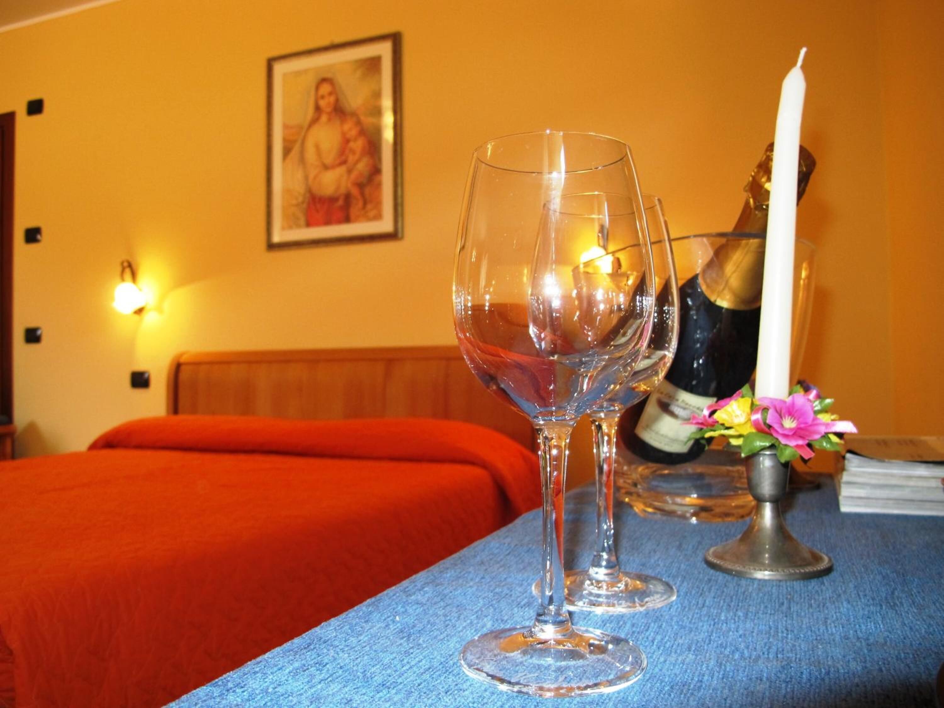 Italialaiset Frette-lakanat, ylelliset vuodevaatteet, minibaari