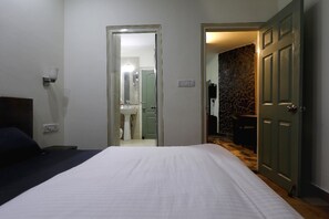 Individually decorated, individually furnished, laptop workspace - Cottages at Village (Nainital)