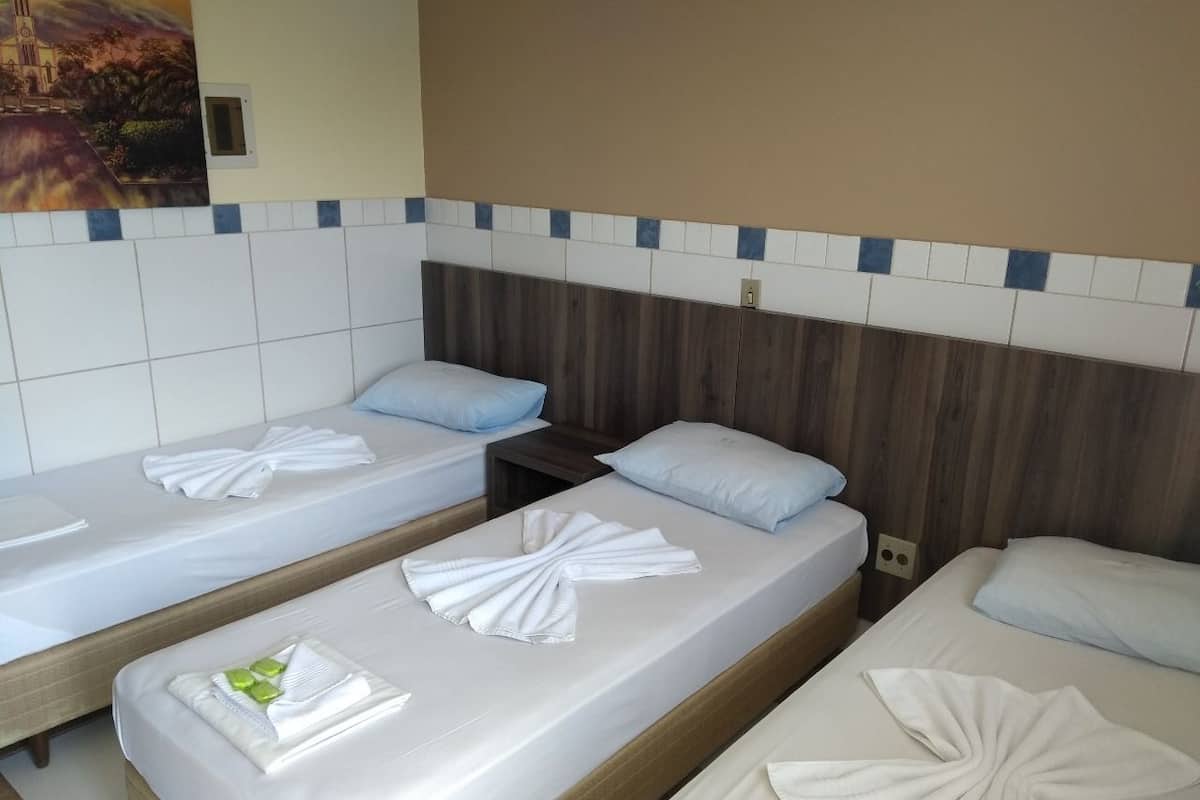 Trippelrum - 3 enkelsängar | Skrivbord, ljudisolering, gratis wi-fi och sängkläder
