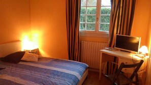 Blackout curtains, free cots/infant beds, free WiFi, bed sheets