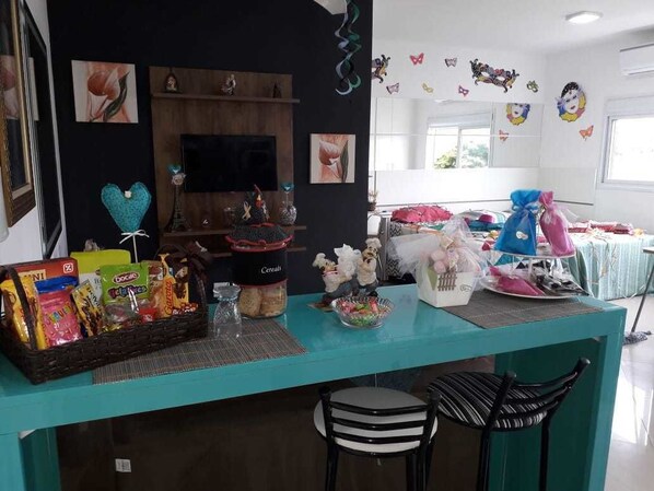 Loft Charme (Proximo a Cancao Nova) | Coin séjour | TV connectée, console de jeux vidéo, Netflix