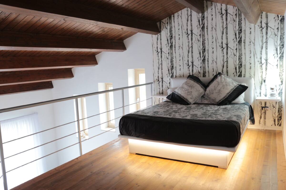 Suíte luxo, para não fumantes | Cortinas blackout, ferros/tábuas de passar roupa, Wi-Fi de cortesia