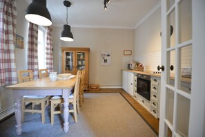 Classic Apartment, City View | Private kitchen