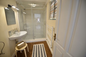 Comfort Room, 2 Twin Beds | Bathroom | Shower, free toiletries, hair dryer, towels