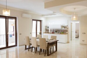 Daily local cuisine breakfast for a fee - HomeAway B&B (Salerno)