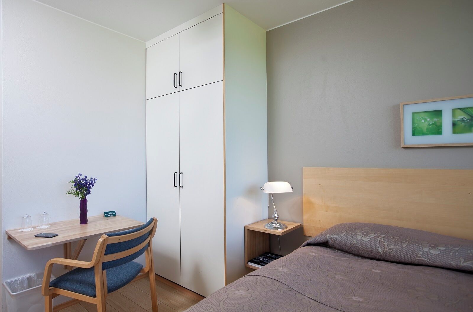 Blackout curtains, free WiFi