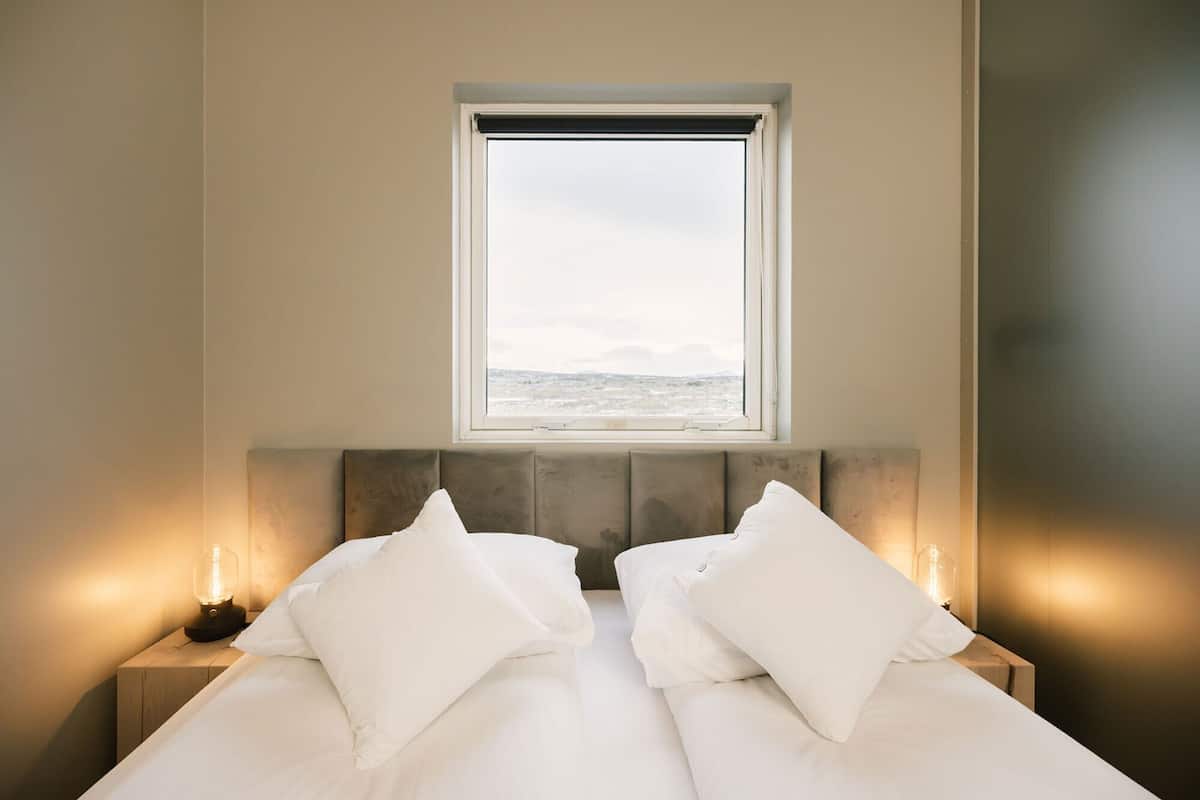 Blackout curtains, free WiFi