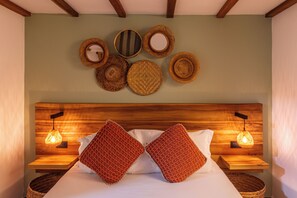 Cubrecamas, decoración personalizada y escritorio 
