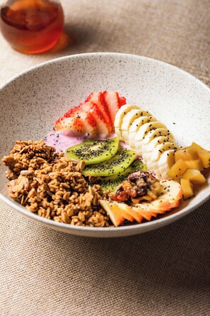 Free daily cooked-to-order breakfast