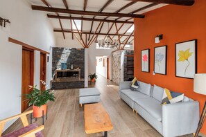 로비 좌석 공간