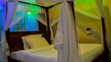 Cofres nos quartos, cortinas blackout, quartos à prova de som