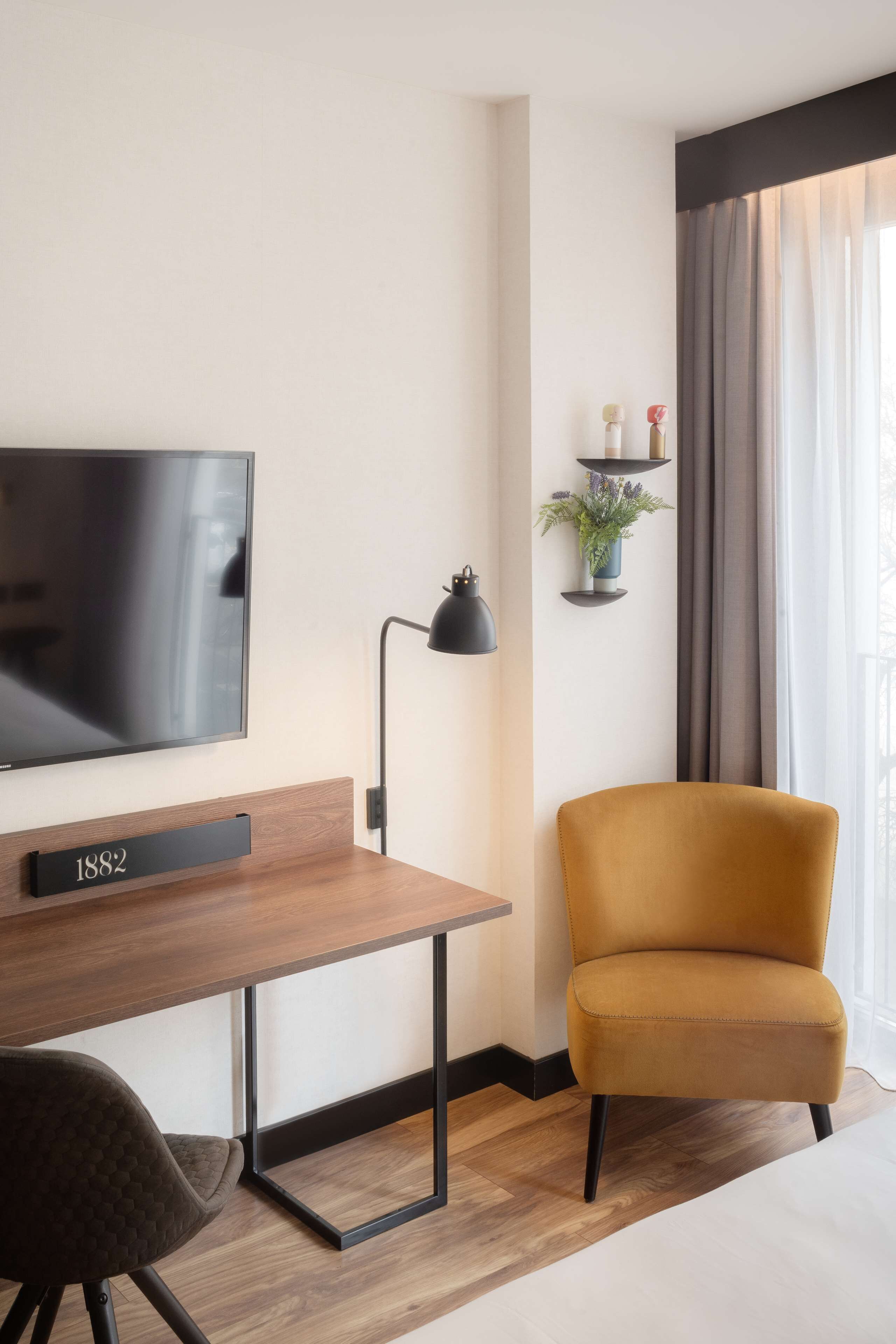 superior room | premium bedding, in-room safe, desk, laptop workspace