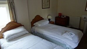 Kahden hengen huone (Room 25/ Room 26) | Yksilöllisesti sisustettu, ilmainen Wi-Fi, vuodevaatteet