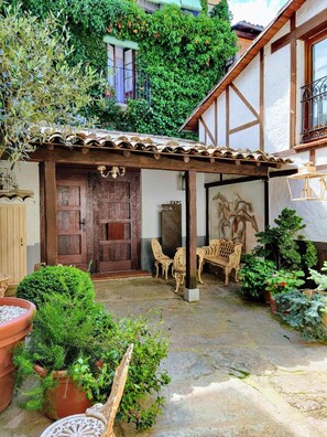 Property grounds - Casa de la Sal (Candelario)