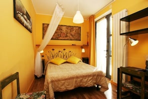Klassieke kamer, 1 twee- of 2 eenpersoonsbedden, 1 queensize bed, niet-roken | Een bureau, geluiddichte muren, extra bedden (toeslag), gratis wifi