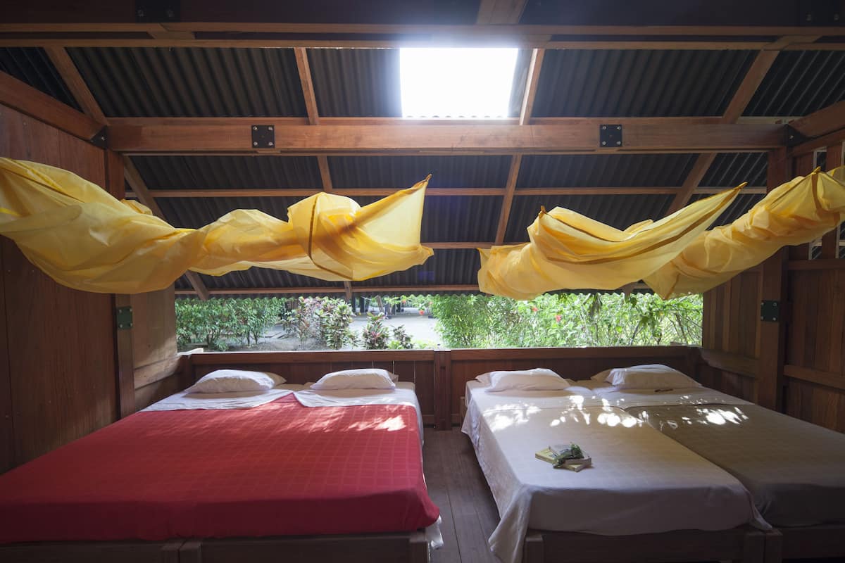 1 bedroom, bed sheets