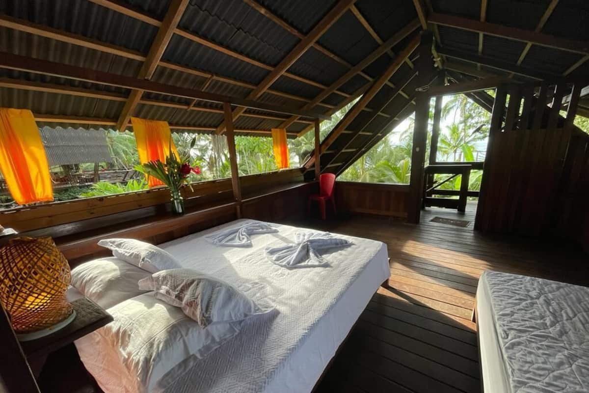 1 bedroom, bed sheets