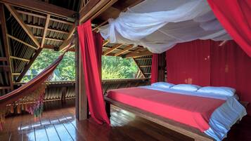 Design Suite, Multiple Beds, Balcony, Sea View (El Capitan) | Bed sheets