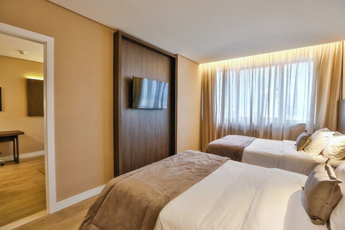 Minibar, caja fuerte, escritorio y sistema de insonorización