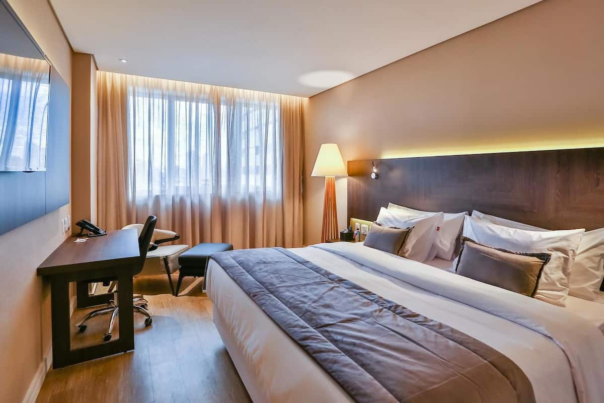 Minibar, cassaforte in camera, una scrivania, insonorizzazione