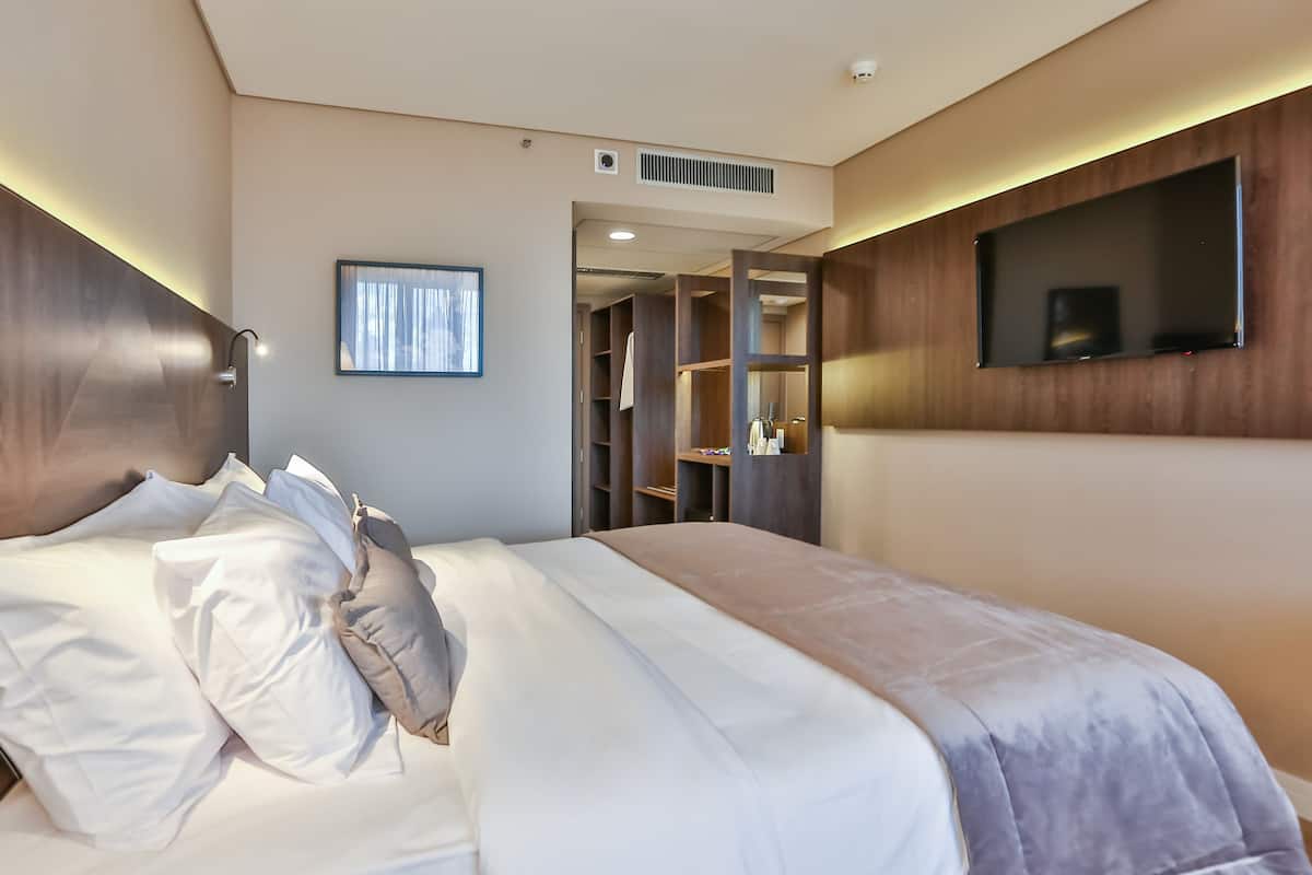 Minibar, cassaforte in camera, una scrivania, insonorizzazione