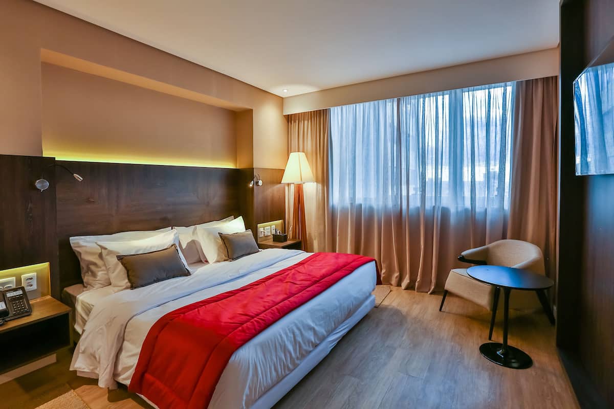 Suite | Minibar, cassaforte in camera, una scrivania, insonorizzazione