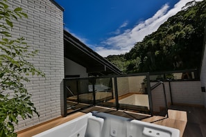 Dúplex Premium, 1 cama King size, hidromasaje | Tina de hidromasaje privada