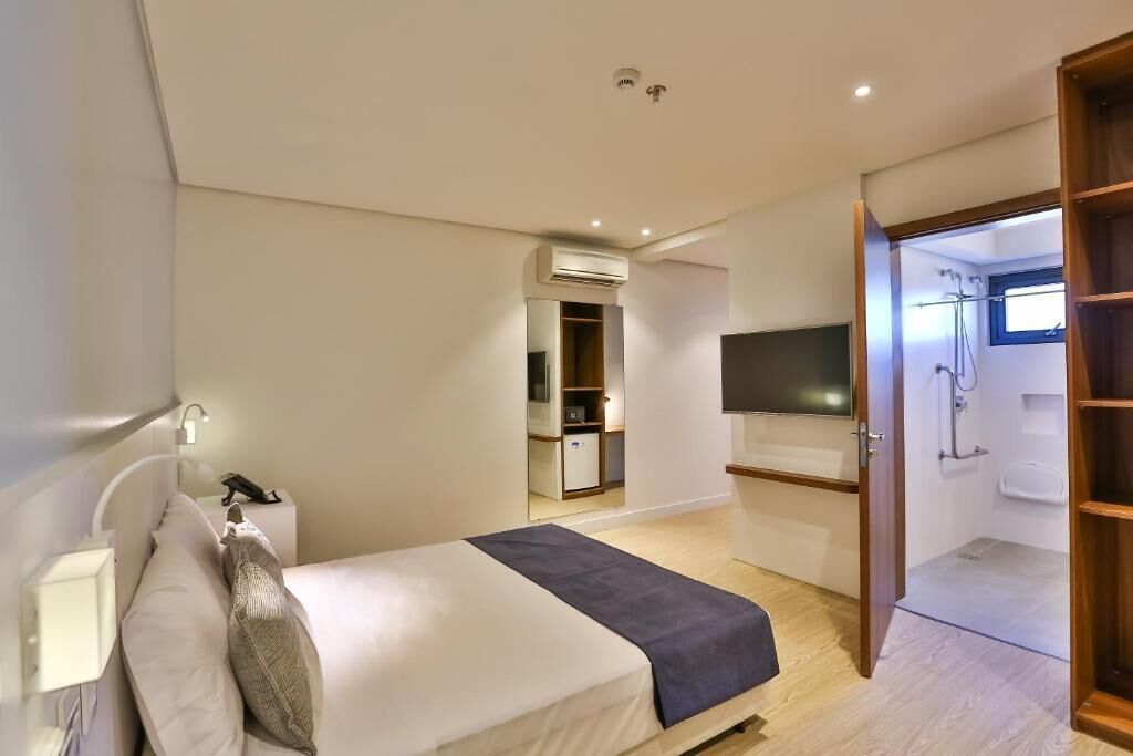 Chambre Supérieure, 1 grand lit, accessible aux personnes à mobilité réduite