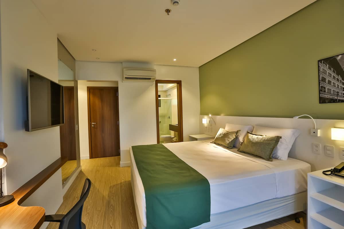Superior Room, 1 King Bed