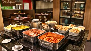 Free daily buffet breakfast