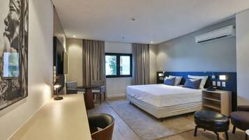 Deluxe-Zimmer, 1 King-Bett | Minibar, Zimmersafe, Verdunkelungsvorhänge, schallisolierte Zimmer