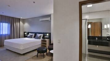 Minibar, caja de seguridad en la habitación y cortinas blackout