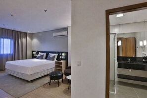 Deluxe Room, 1 King Bed