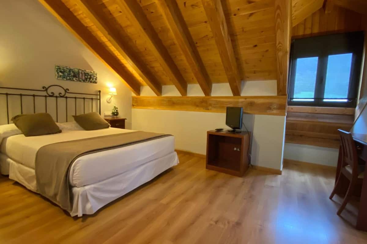 in-room safe, blackout curtains, soundproofing, free wifi